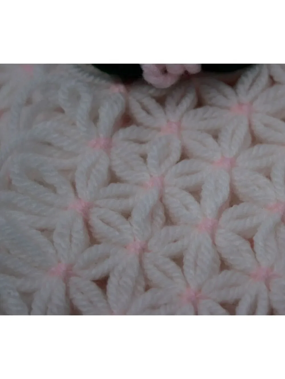 Vintage 1970s Handmade Crochet Pink White Daisy Loop-Stitch Table Dining Mat 2